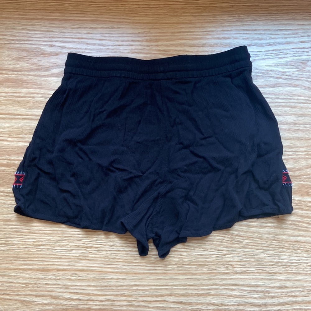 H&M Divided Flowy Shorts - Picture 2 of 3